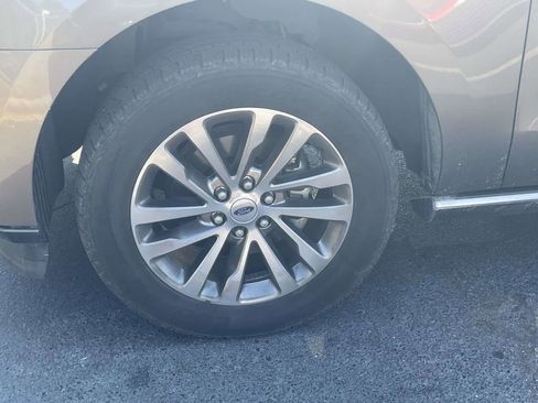 Used 2018 Ford Expedition Max Limited RWD image 26