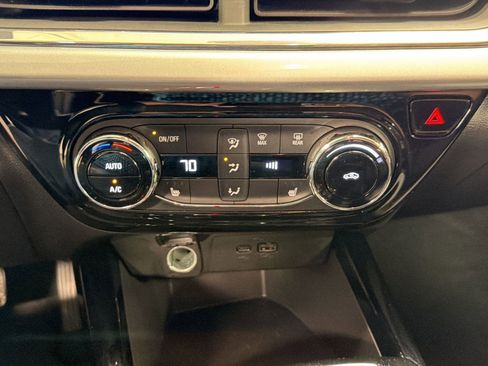 Used 2025 Chevrolet Trax LT w/ LT Convenience Package image 18