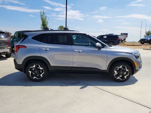 Used 2025 Kia Seltos EX AWD/4WD image 5