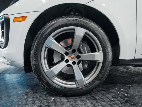 Used 2023 Porsche Macan image 9