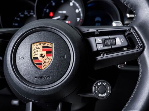 Certified 2026 Porsche Macan AWD/4WD image 19