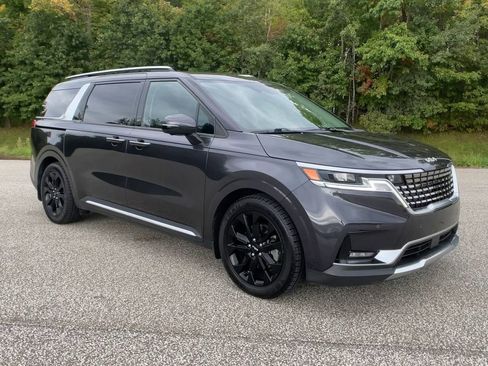 Used 2022 Kia Carnival SX image 3