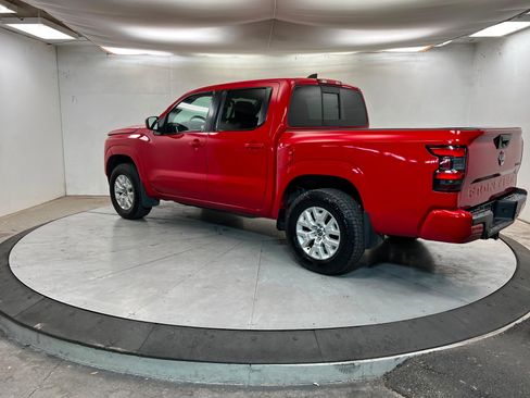 Used 2022 Nissan Frontier SV image 3