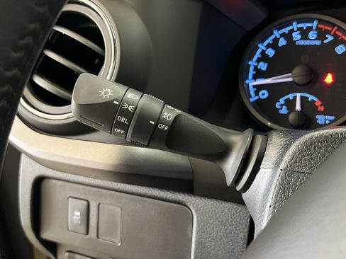 Used 2020 Toyota Tacoma TRD Off-Road AWD/4WD image 34