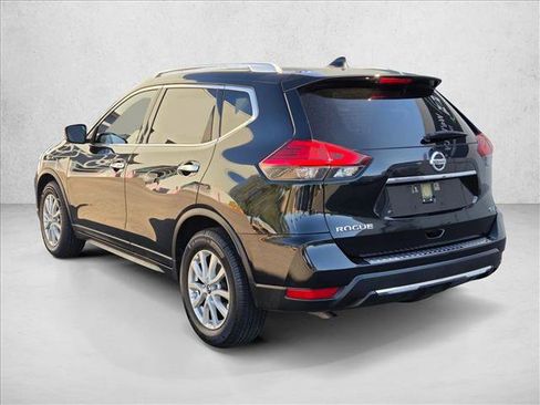 Used 2017 Nissan Rogue SV image 8