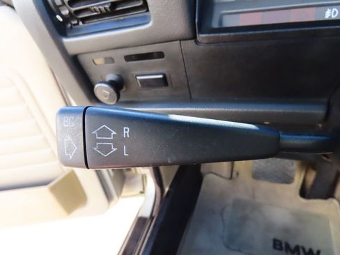 Used 1987 BMW 325i Convertible image 32