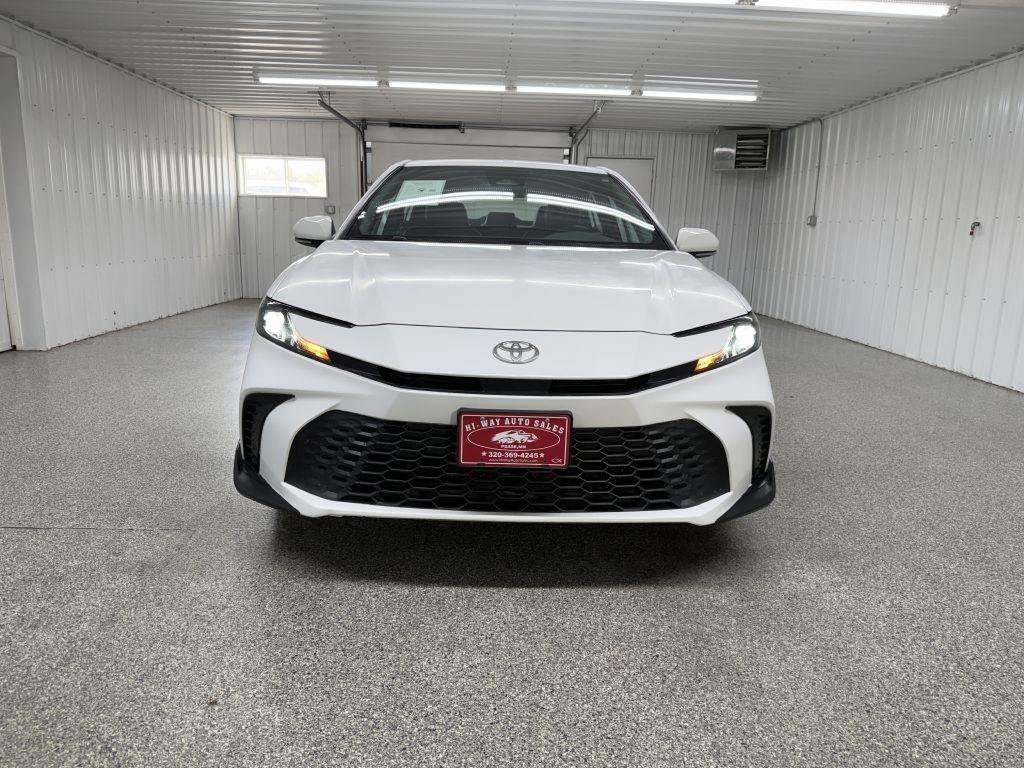 Used 2025 Toyota Camry SE FWD image 3