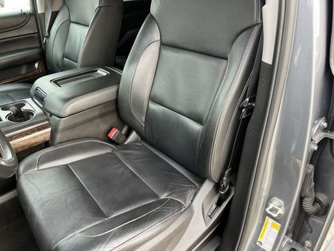 Used 2018 Chevrolet Suburban LT image 20