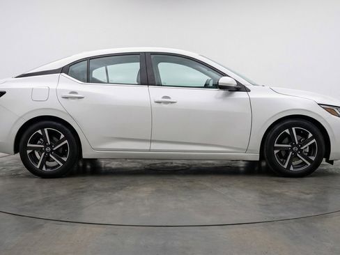 Used 2025 Nissan Sentra SV image 11