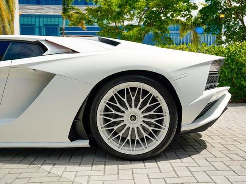 Used 2018 Lamborghini Aventador S AWD/4WD image 15