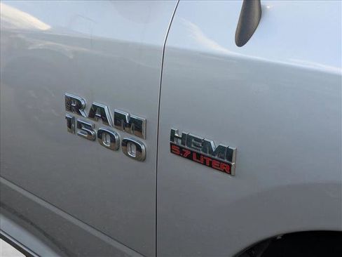 Used 2017 RAM 1500 Classic SLT image 9