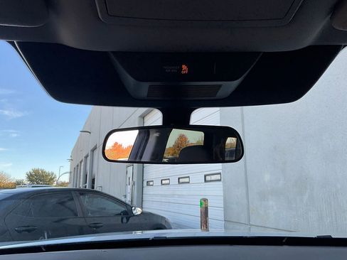 Used 2025 Nissan Pathfinder SV image 19