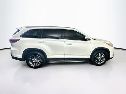 Used 2019 Toyota Highlander XLE FWD image 10