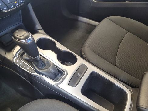 Used 2017 Chevrolet Cruze LS FWD image 26