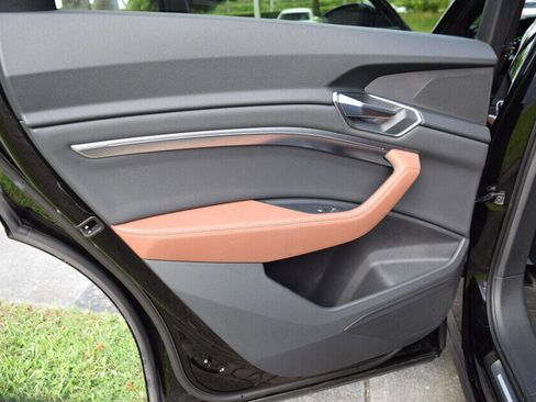 Used 2022 Audi e-tron Premium image 71