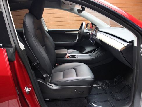 Used 2022 Tesla Model Y Performance image 7