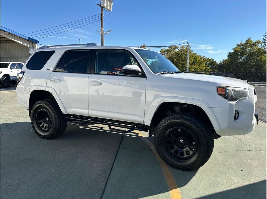 Used 2015 Toyota 4Runner SR5 AWD/4WD image 7