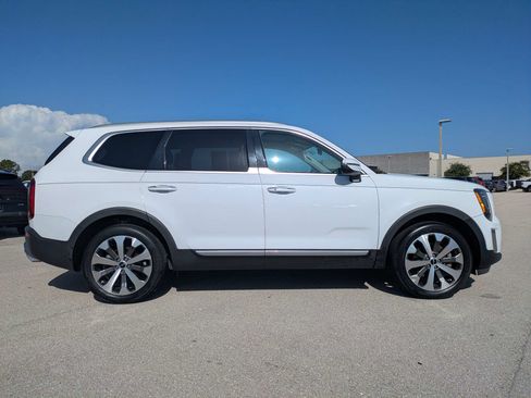 Used 2022 Kia Telluride S FWD image 3