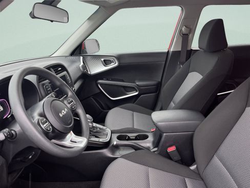 Used 2025 Kia Soul LX FWD image 14