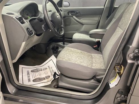 Used 2005 Ford Focus ZX4 Sedan image 13