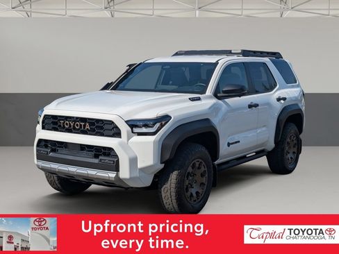 Used 2025 Toyota 4Runner Trailhunter AWD/4WD image 4