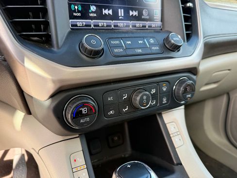 Used 2019 GMC Acadia Denali w/ Technology Package image 17