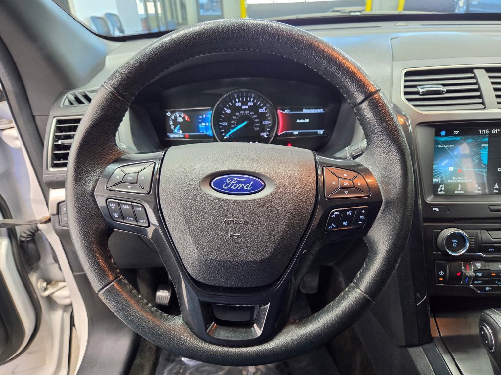 Used 2018 Ford Explorer XLT w/ XLT Technology Feature Bundle AWD/4WD image 29