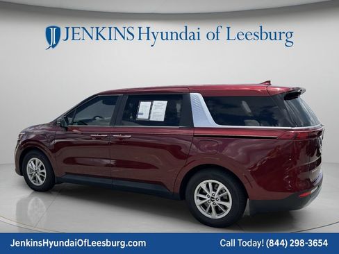 Used 2024 Kia Carnival LX FWD image 7