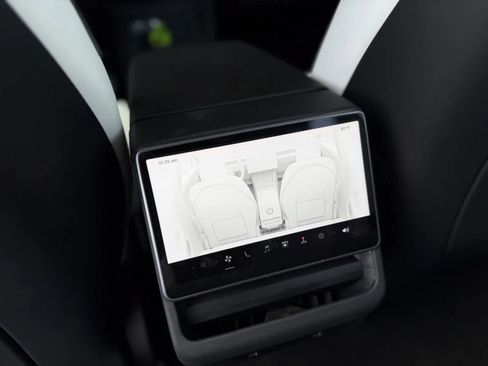 Used 2025 Tesla Model 3 Long Range RWD image 37