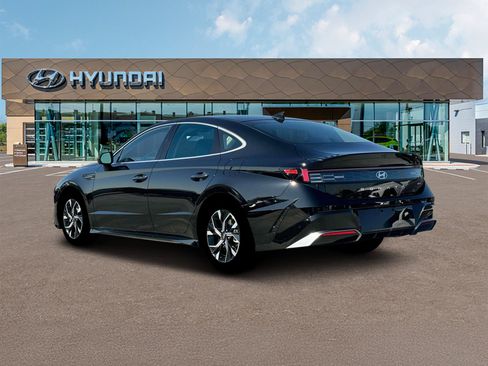Certified 2025 Hyundai Sonata SEL AWD/4WD image 5