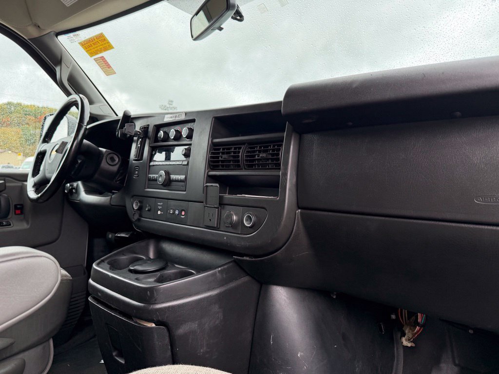 Used 2020 Chevrolet Express 3500 w/ Driver Convenience Package RWD image 18