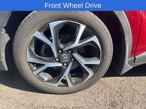 Used 2018 Toyota C-HR XLE FWD image 3