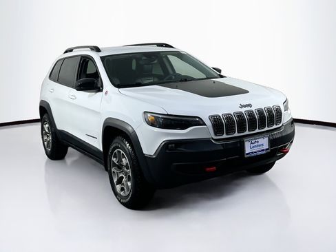 Used 2022 Jeep Cherokee Trailhawk image 3
