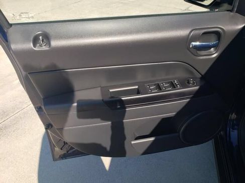Used 2016 Jeep Patriot High Altitude AWD/4WD image 12