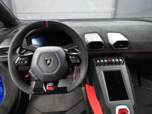 Used 2024 Lamborghini Huracan STO image 20
