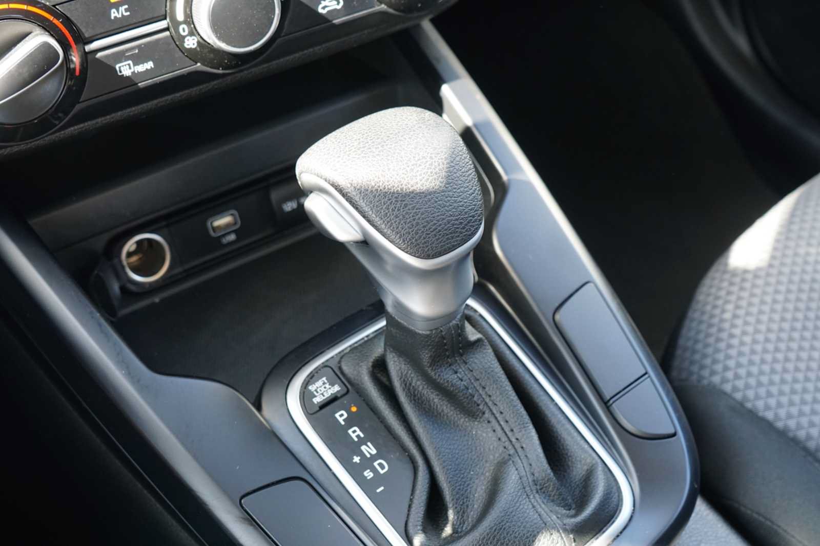 Used 2025 Kia Soul LX w/ LX Technology Package FWD image 11