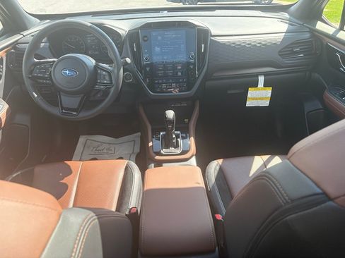 Used 2025 Subaru Forester Touring AWD/4WD image 11