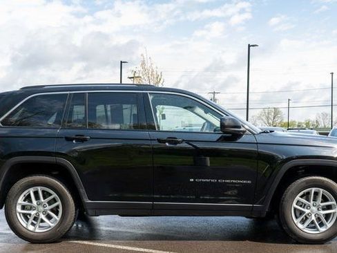 Used 2023 Jeep Grand Cherokee Laredo w/ Luxury Tech Group I AWD/4WD image 5