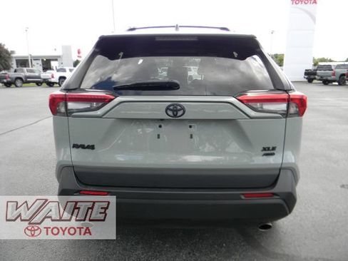 Used 2021 Toyota RAV4 XLE Premium AWD/4WD image 3