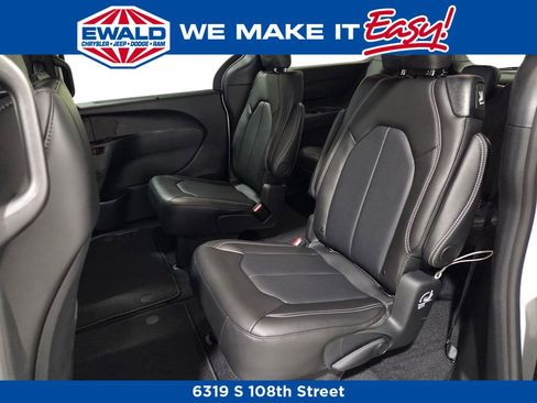 New 2026 Chrysler Pacifica Select image 9