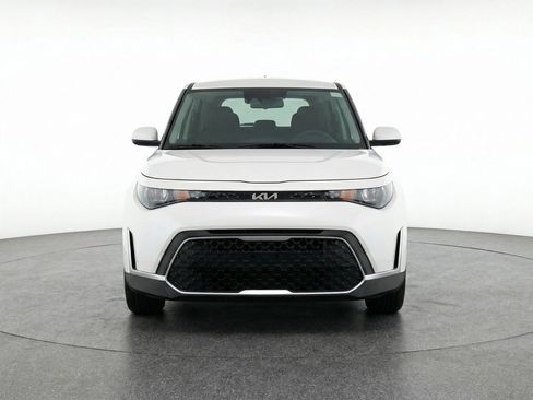 Used 2025 Kia Soul LX w/ LX Technology Package FWD image 2
