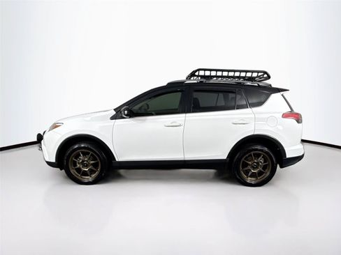 Used 2018 Toyota RAV4 LE FWD image 12