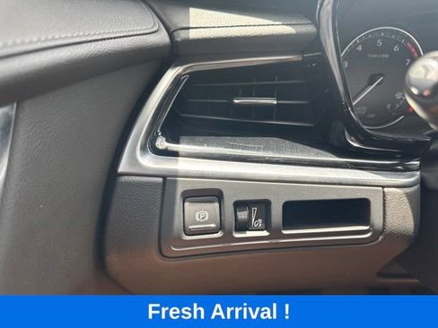 Used 2024 Cadillac XT6 Luxury w/ LPO, Floor Liner Package FWD image 9