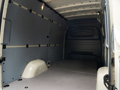 Used 2025 Mercedes-Benz Sprinter 2500 image 10