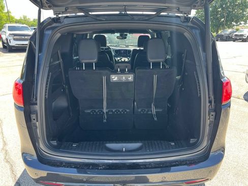 Used 2020 Chrysler Pacifica Touring-L Plus w/ Advanced Safetytec Group FWD image 5