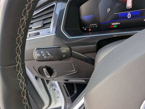 Used 2023 Volkswagen Tiguan SE FWD image 28