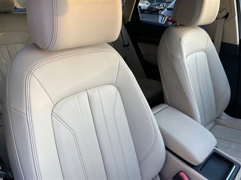 Used 2022 Audi Q5 2.0T Premium w/ Convenience Package image 21