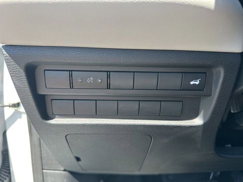Used 2025 Mitsubishi Outlander AWD image 18