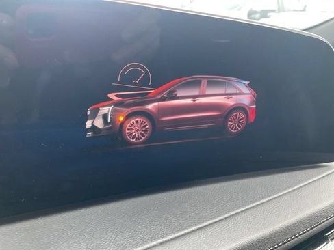 Used 2025 Cadillac XT4 Premium Luxury FWD image 12
