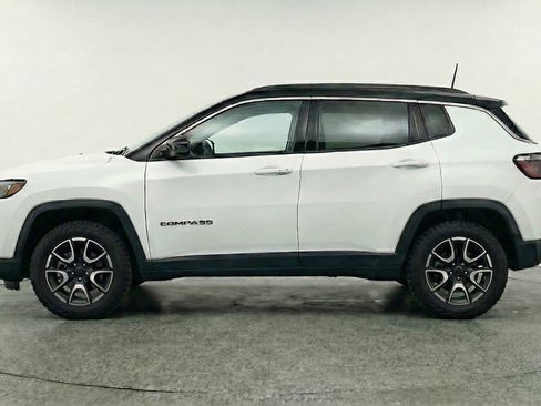 Used 2025 Jeep Compass Trailhawk AWD/4WD image 5